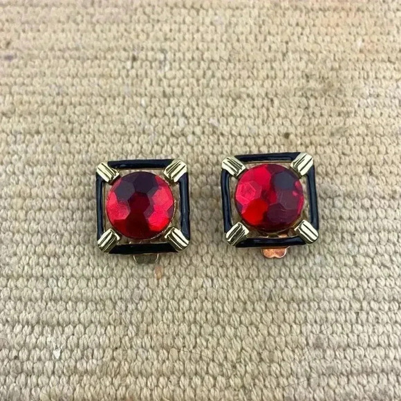 VTG Gold Tone Clip On Earrings Red Rhinestone Center Square - Picture 10 of 10